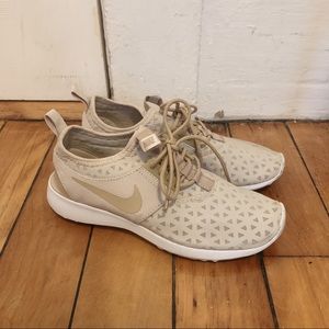 Oatmeal Nike Juvenates training shoe